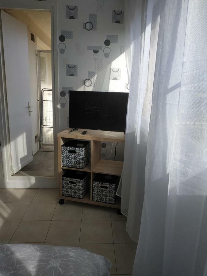Le Petillant Pour 3 Personnes Sens Bagian luar foto